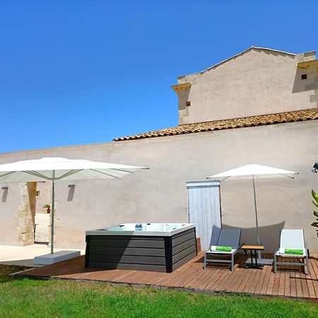 Ballium Luxury Relais Avola Exterior photo