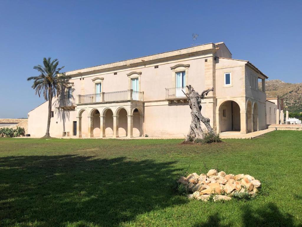 Ballium Luxury Relais Avola Exterior photo