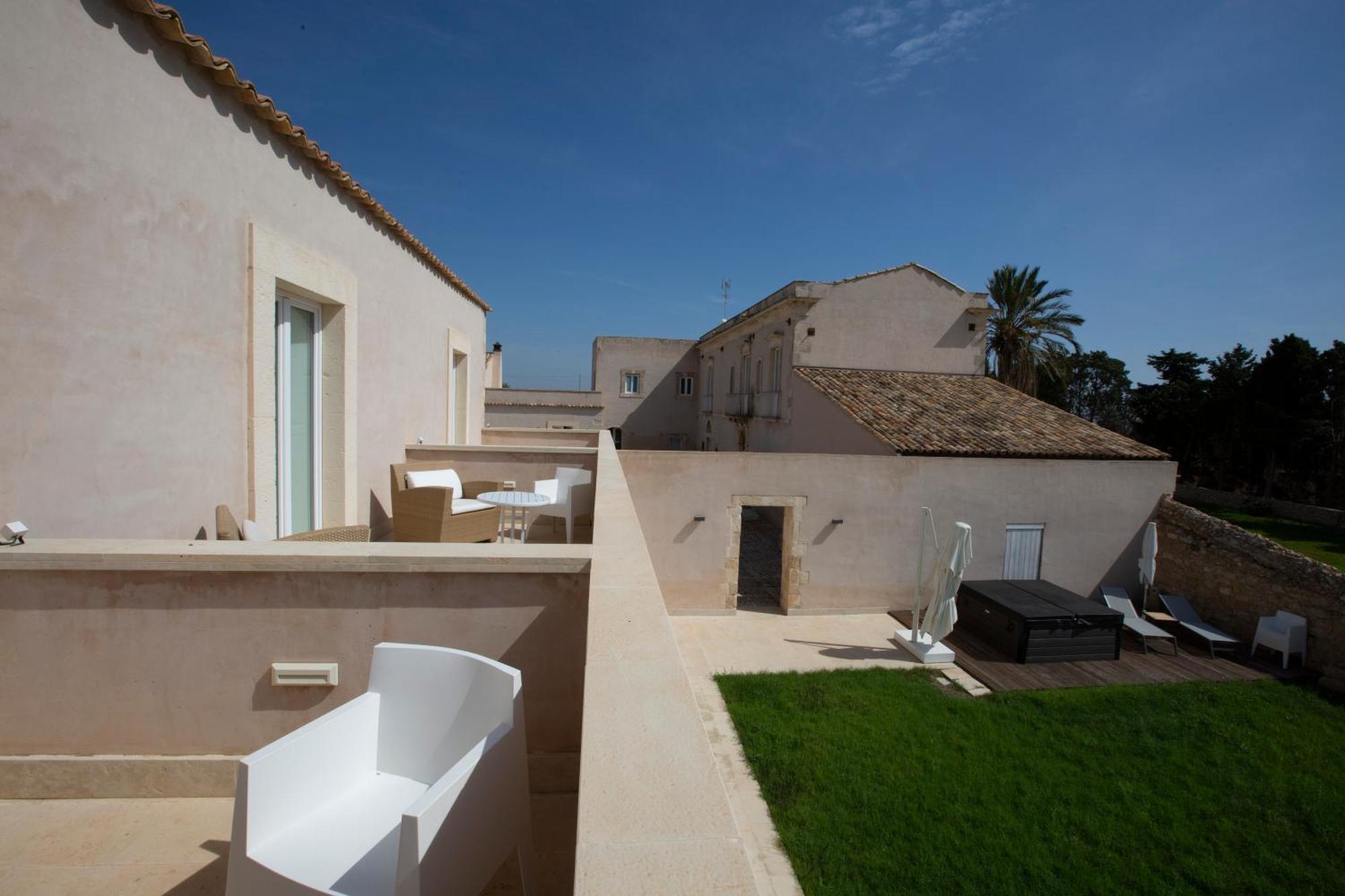 Ballium Luxury Relais Avola Exterior photo