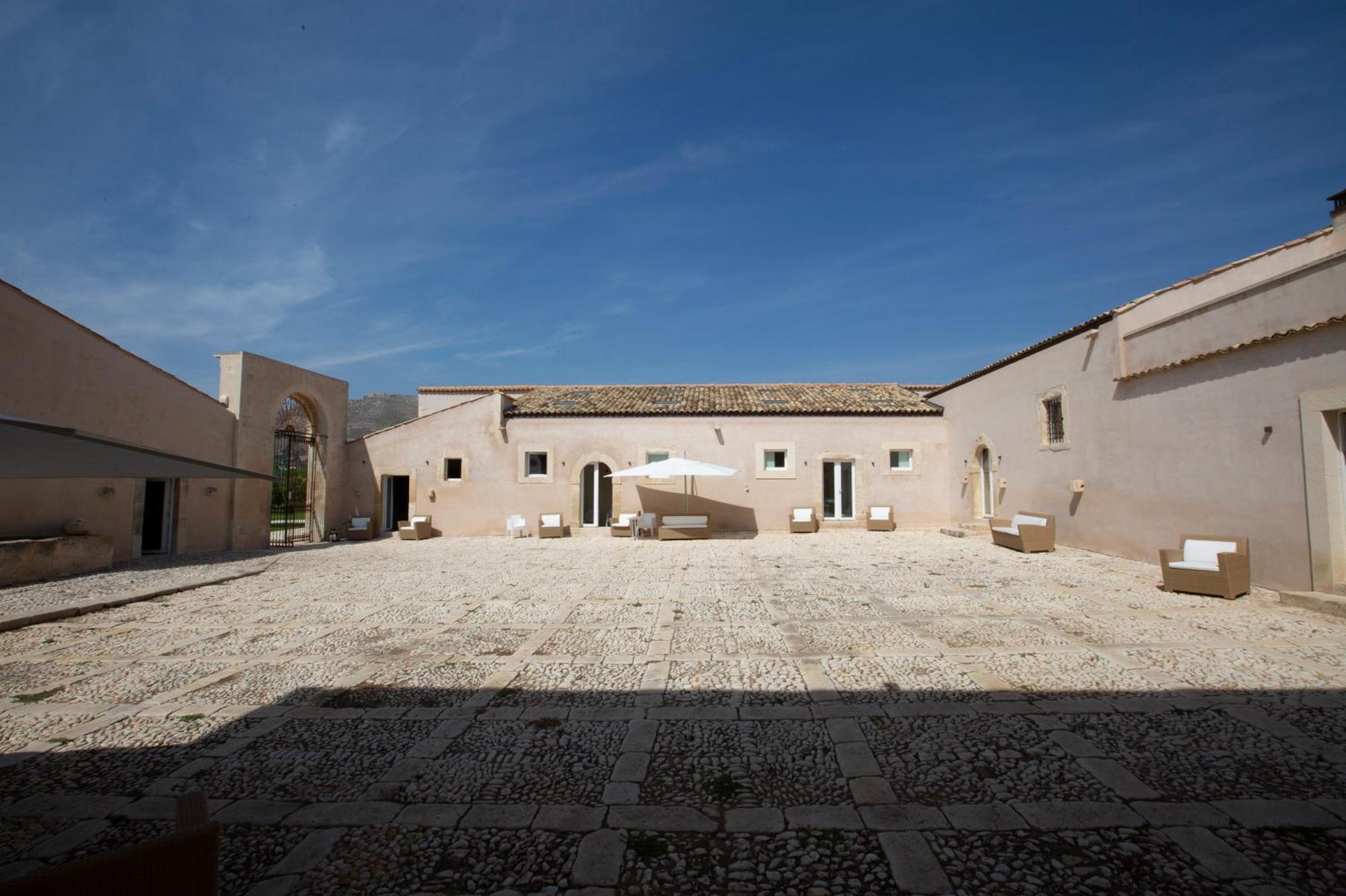 Ballium Luxury Relais Avola Exterior photo