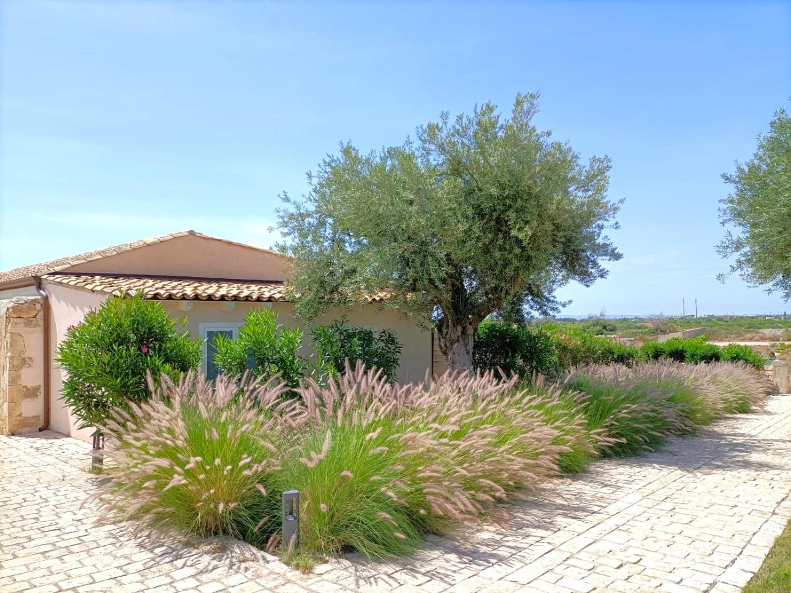 Ballium Luxury Relais Avola Exterior photo
