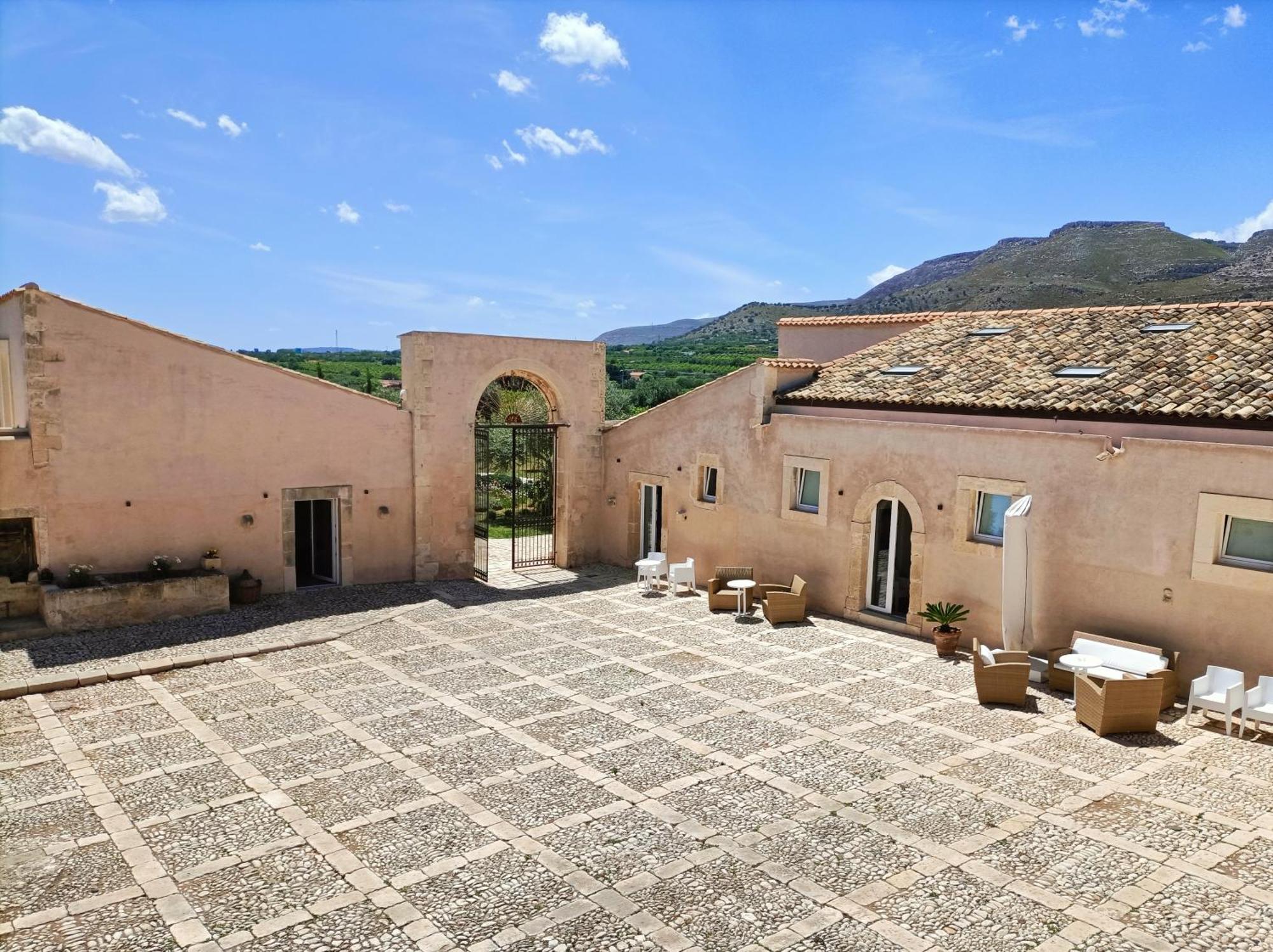 Ballium Luxury Relais Avola Exterior photo