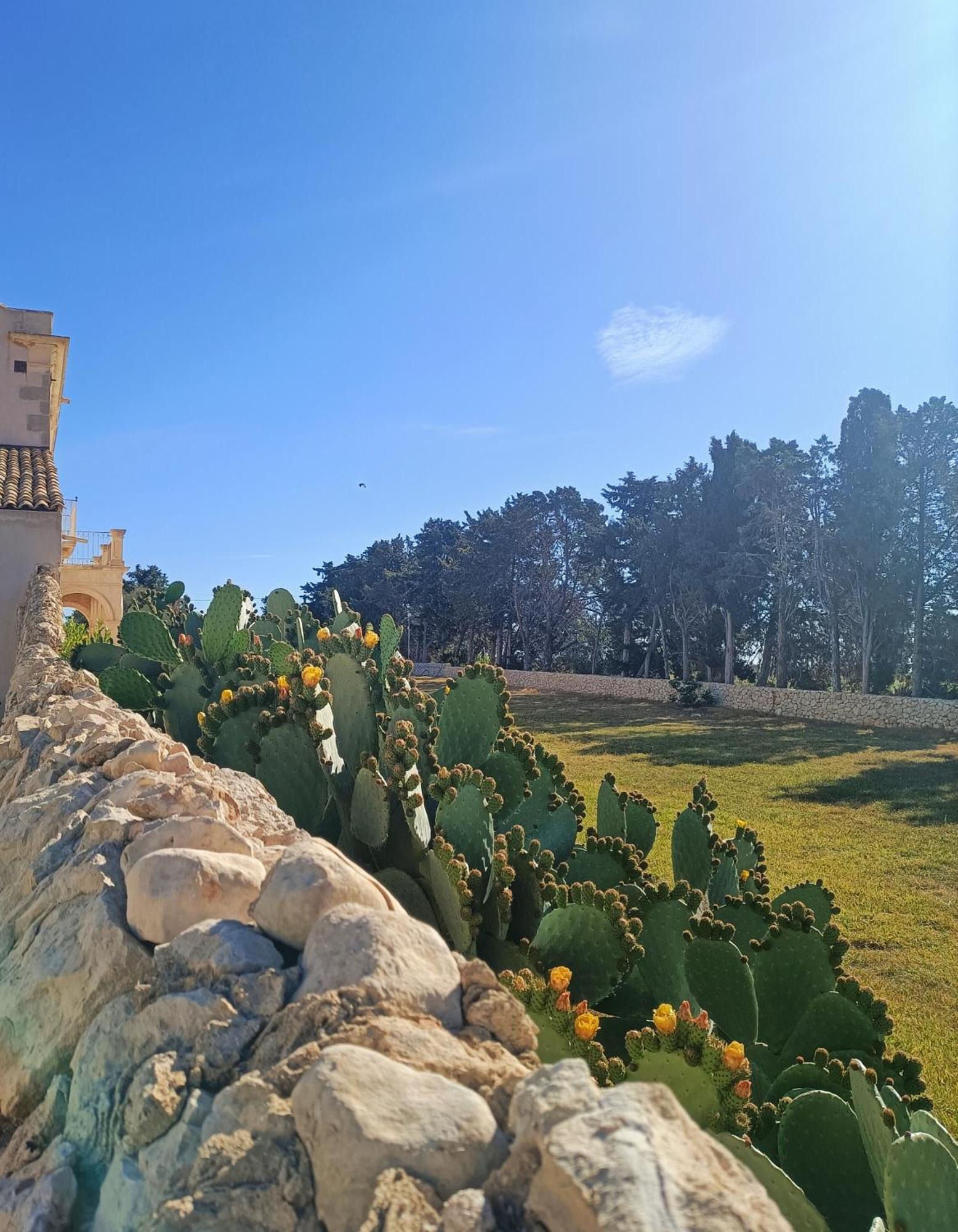 Ballium Luxury Relais Avola Exterior photo