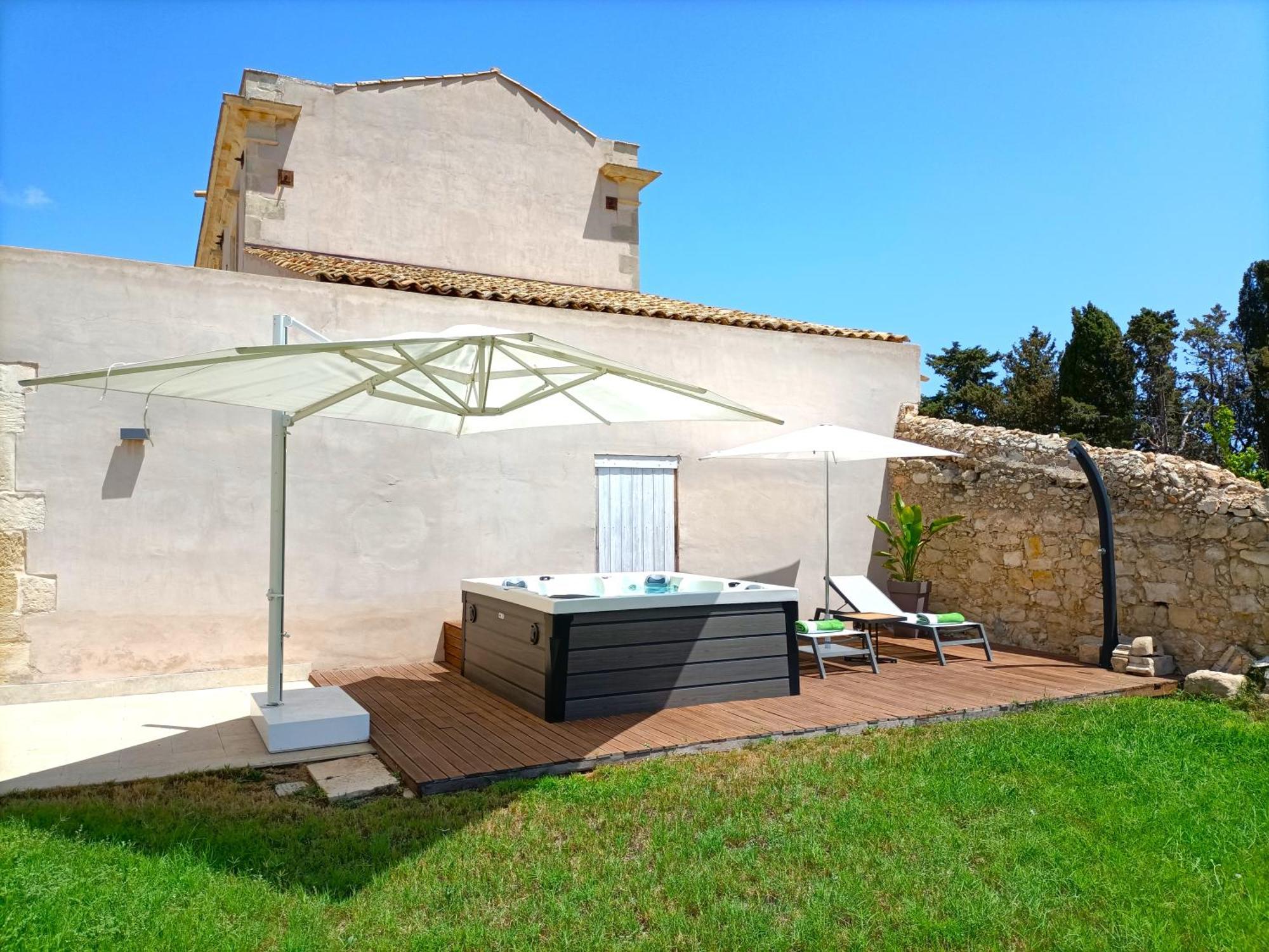 Ballium Luxury Relais Avola Exterior photo
