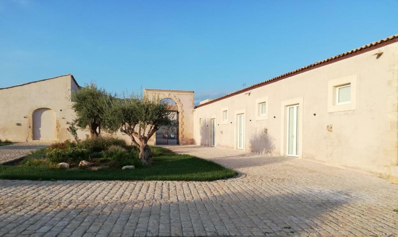 Ballium Luxury Relais Avola Exterior photo